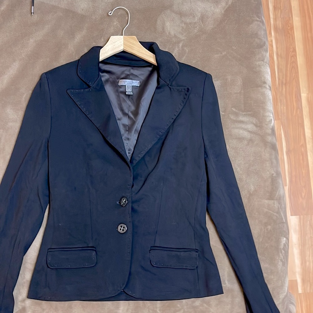 Fitted suit jacket for women